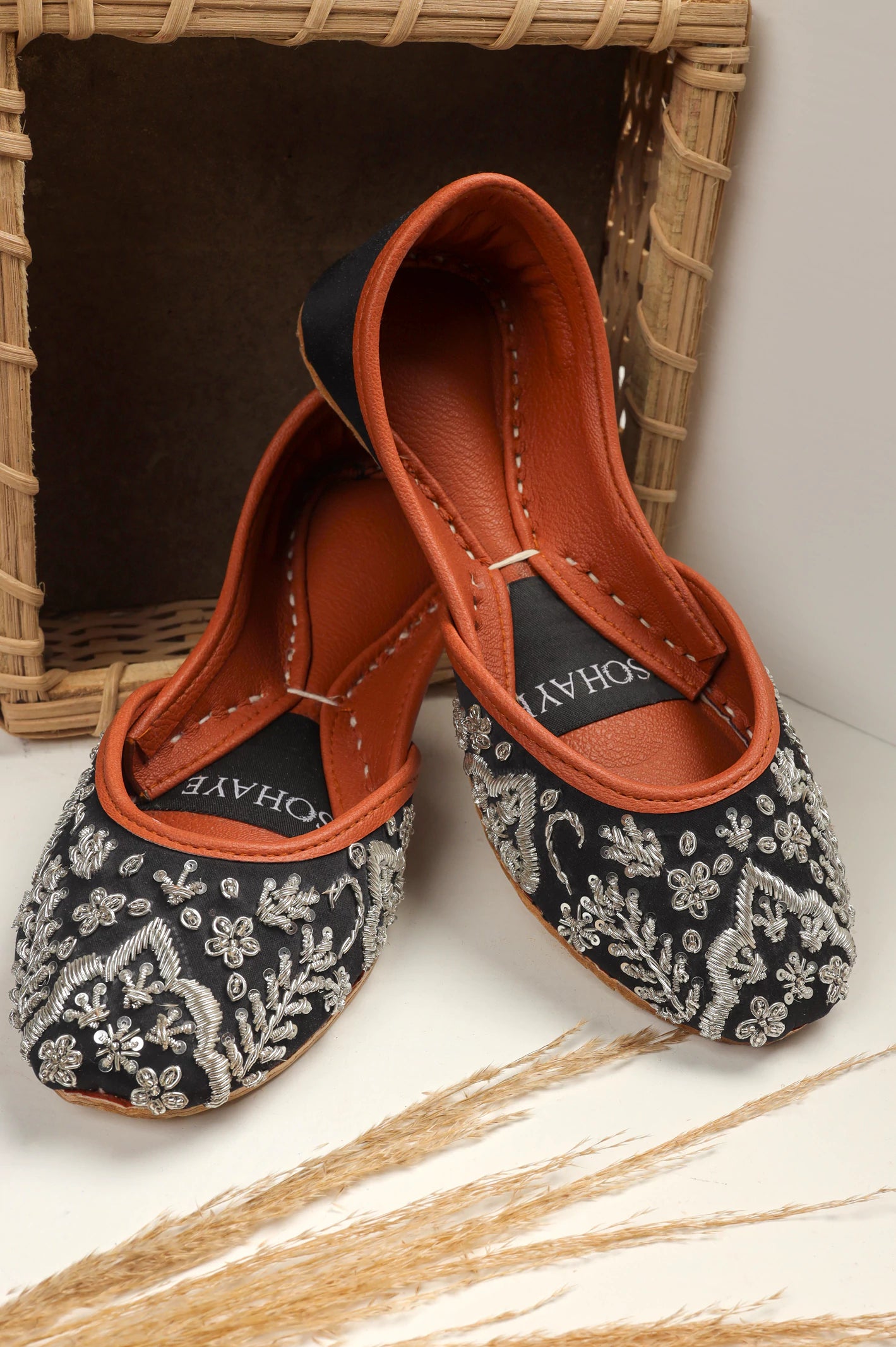 Black Ladies Casual Khussa – Diners Pakistan - Main Image