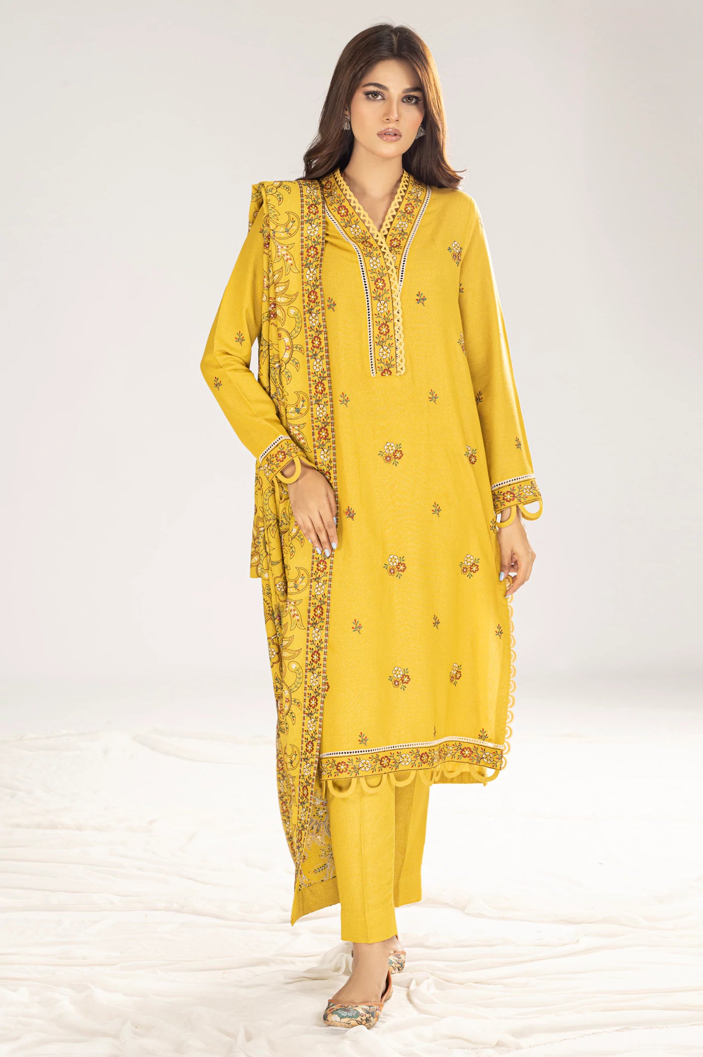 Karandi Viscose Embroidered 3PC Unstitched Suit From Diners