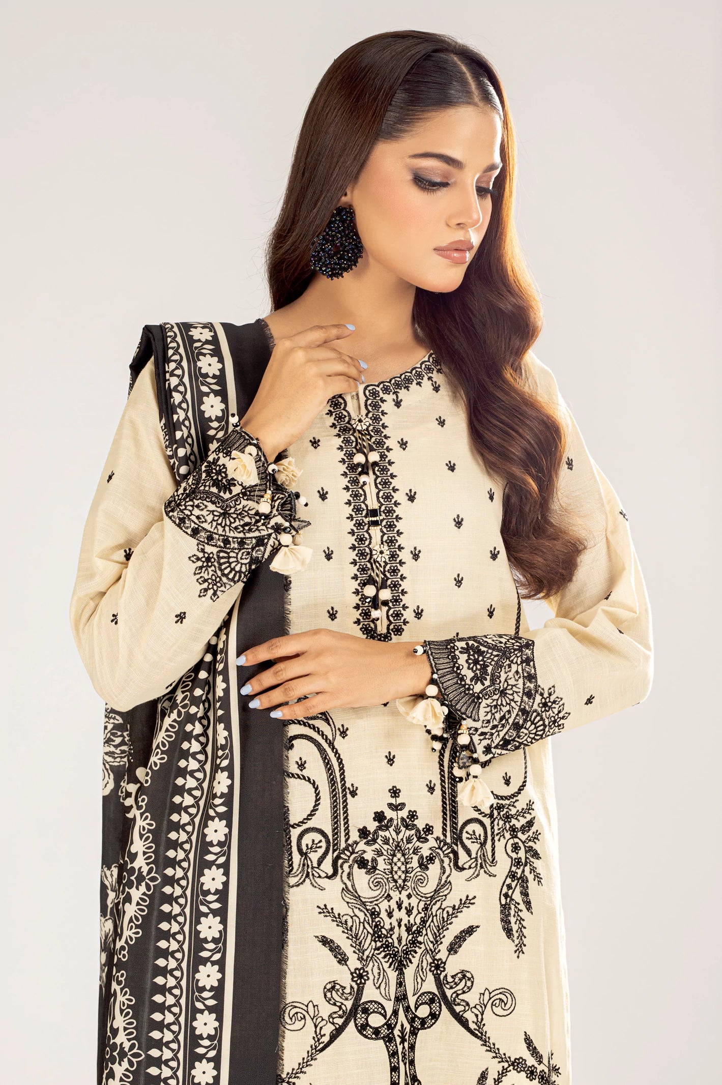 Khaddar Embroidered 3PC Unstitched Suit From Diners