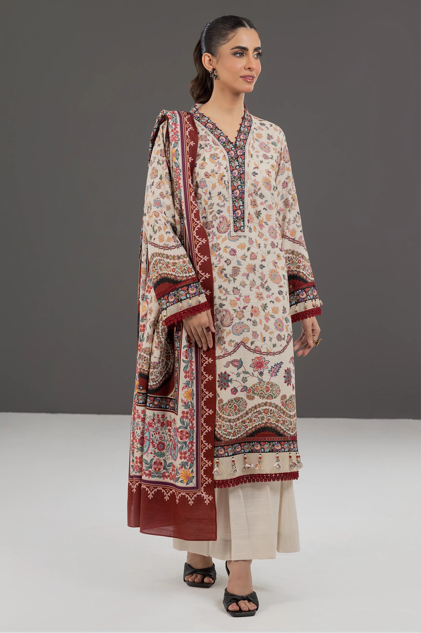 Khaddar Printed 3PC Unstitched Suit From Diners