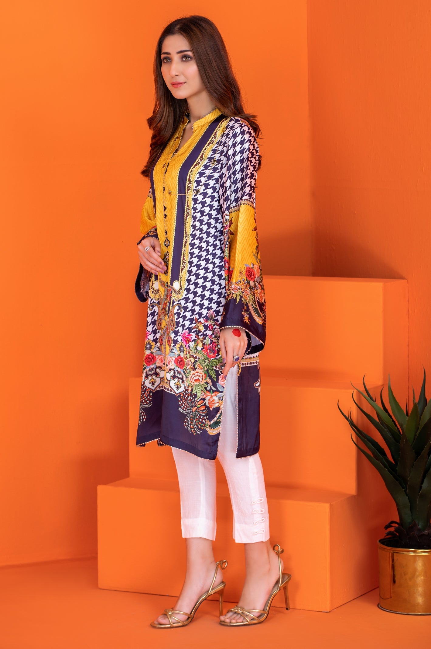 Women Stitched Kurti - Diners