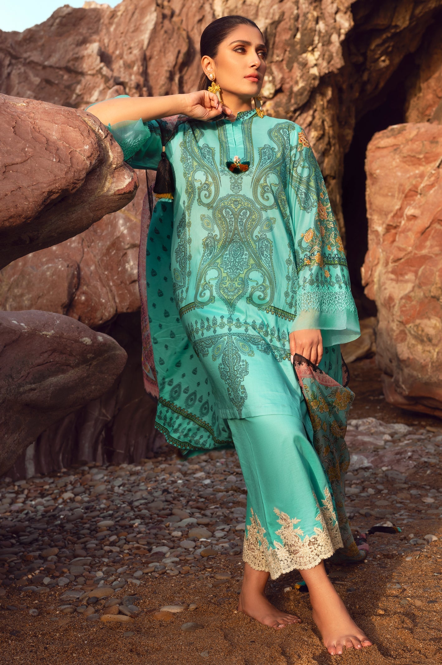 Unstitched 3 Piece Lawn Printed Shirt,Printed Chiffon Dupatta and Cotton Dyed Trouser - Diners