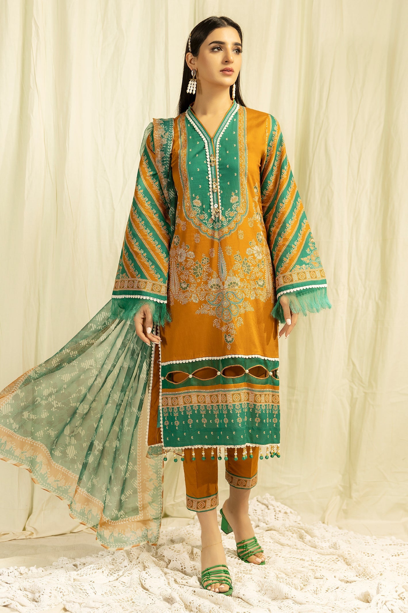 Unstitched 3 Piece Lawn Printed Shirt,Printed Chiffon Dupatta and Cotton Dyed Trouser - Diners