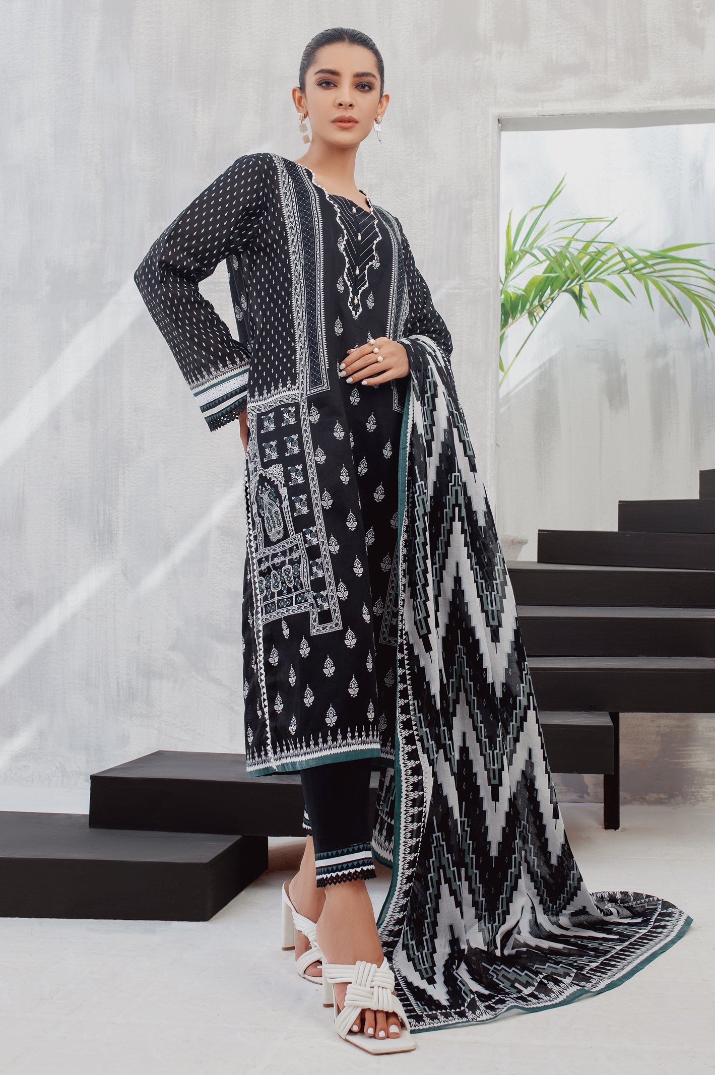 Unstitched 3 Piece Cambric Printed Shirt, Cambric Printed Dupatta & Cambric Dyed Trouser - Diners