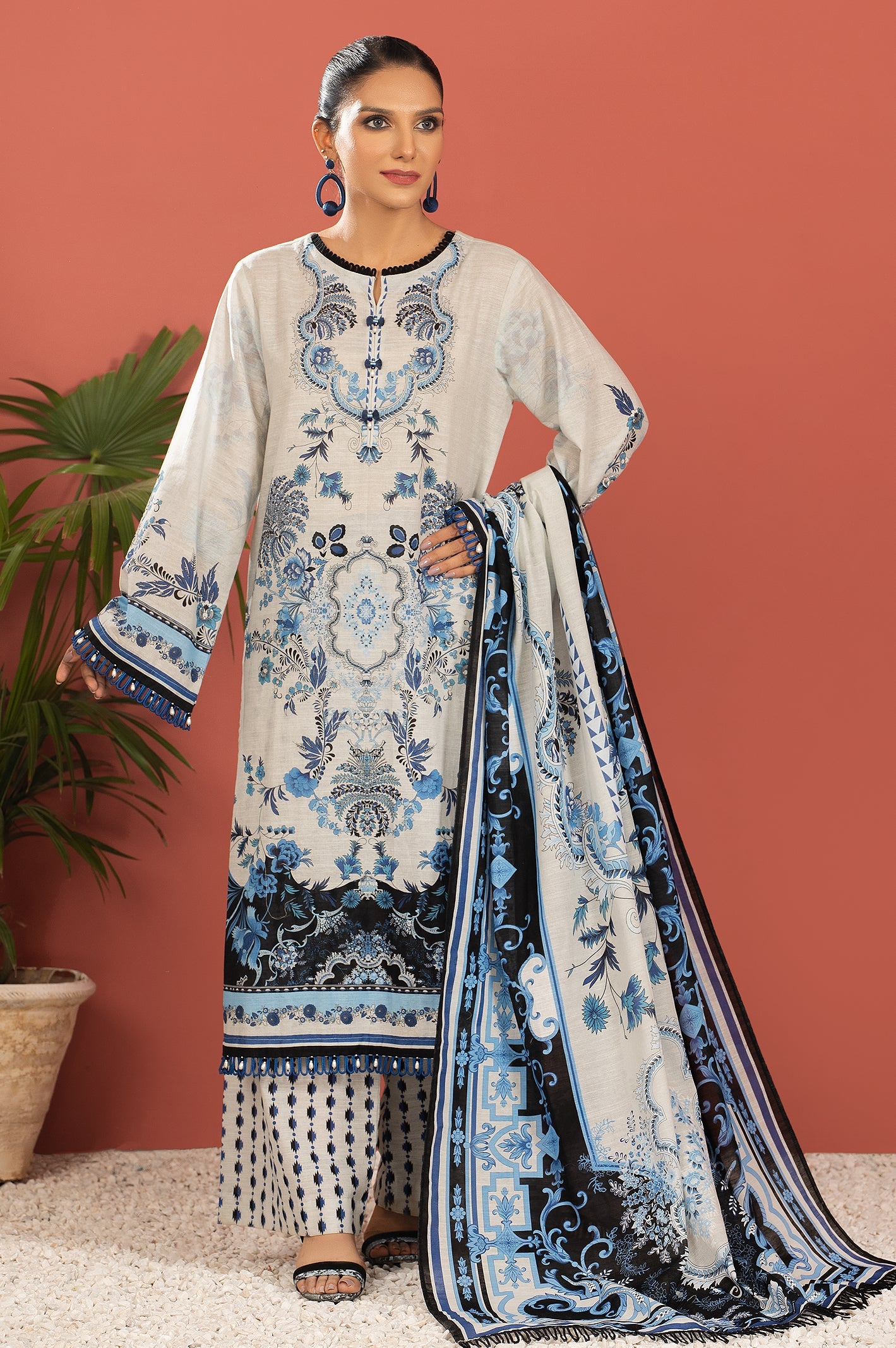 Unstitched 3 Pieces Printed Cotton Khaddar Shirt, Cotton Khaddar Dupatta & Cotton Khaddar Trouser - Diners