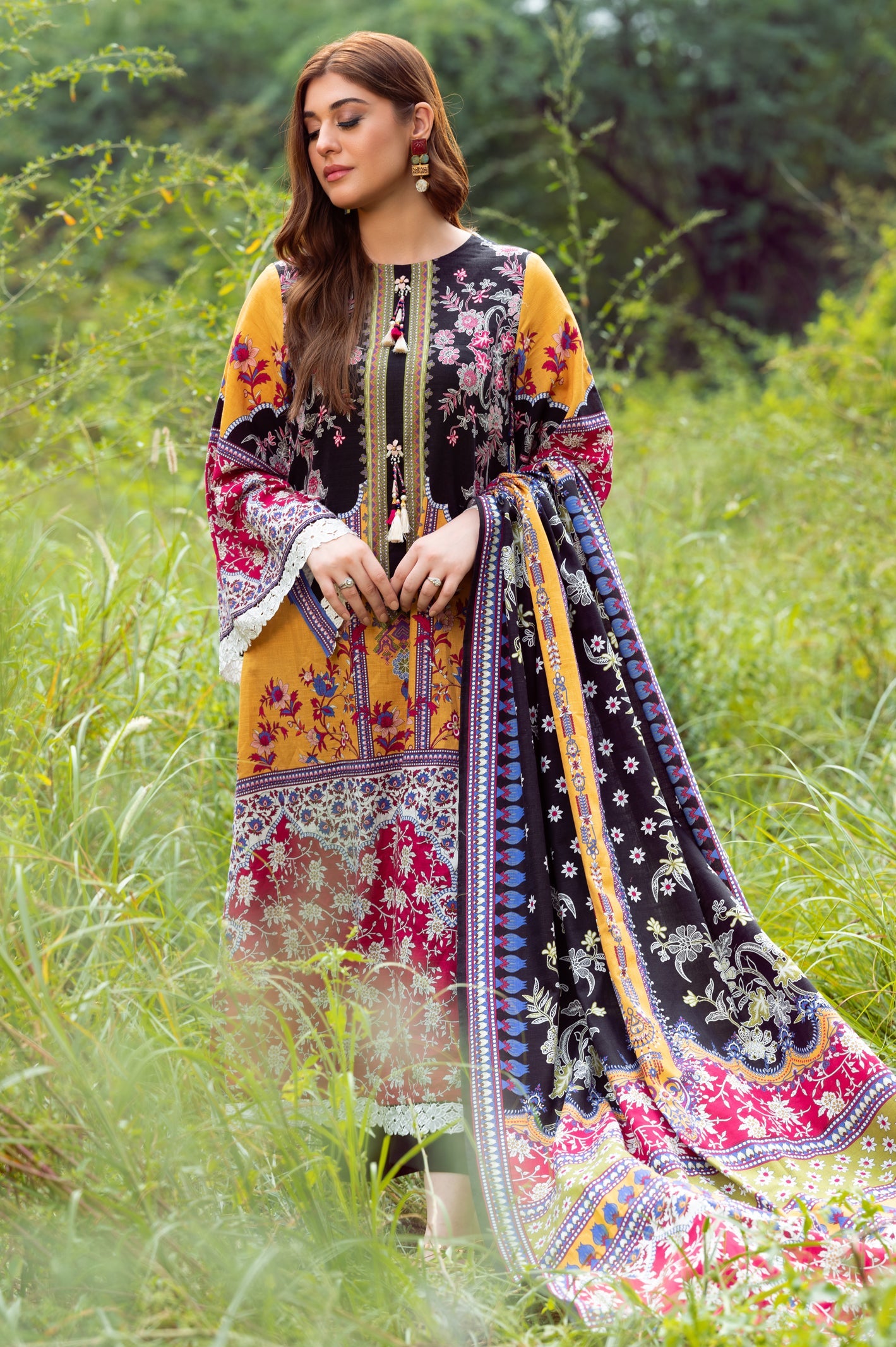 Unstitched 3 Pieces Printed Khaddar Shirt, Printed Khaddar Dupatta & Dyed Khaddar Trouser - Diners