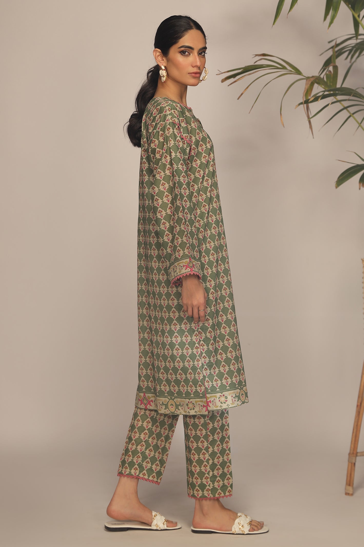 Unstitched 2 Pcs Lawn Printed Shirt & Printed Trouser - Diners